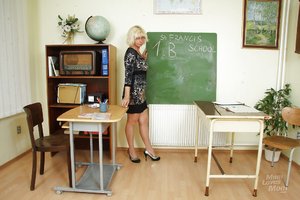 Mature horny teacher - XXX Dessert - Picture 2