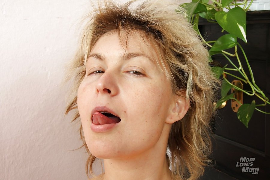 Stripping horny mature - XXX Dessert - Picture 16