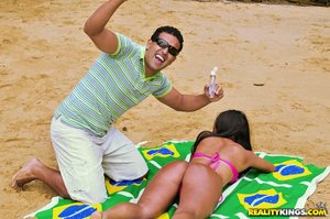 Facial beach fuck - XXX Dessert - Picture 1