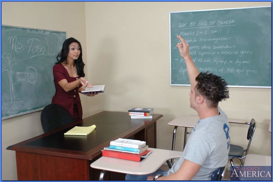 Sexy tan brunette - XXX Dessert - Picture 1