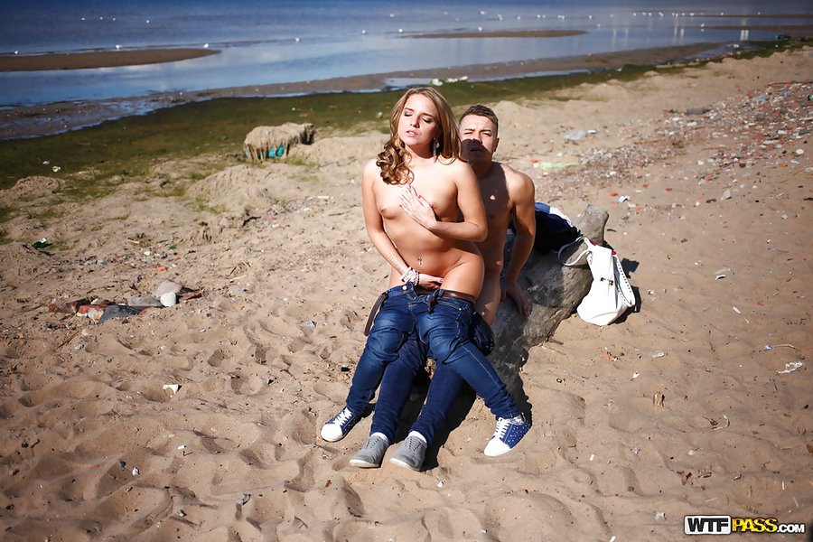 Beach blowjob - XXX Dessert - Picture 4
