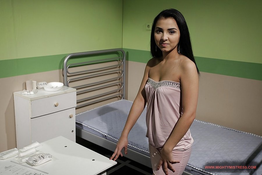 Tiny heels blonde - XXX Dessert - Picture 3