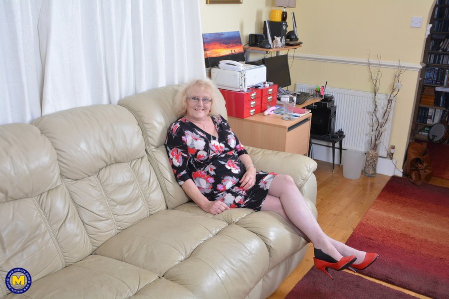 British bbw granny - XXX Dessert - Picture 1