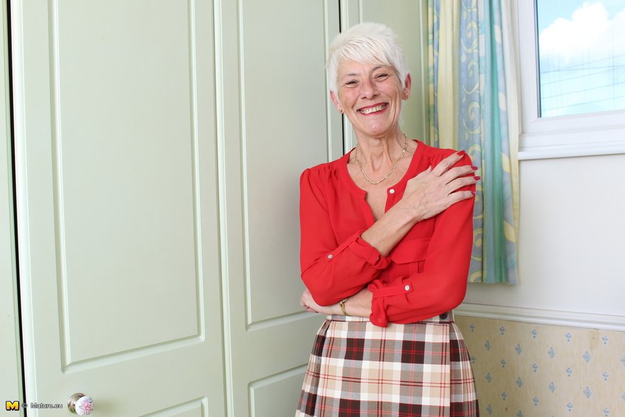 Blonde skinny granny - XXX Dessert - Picture 3