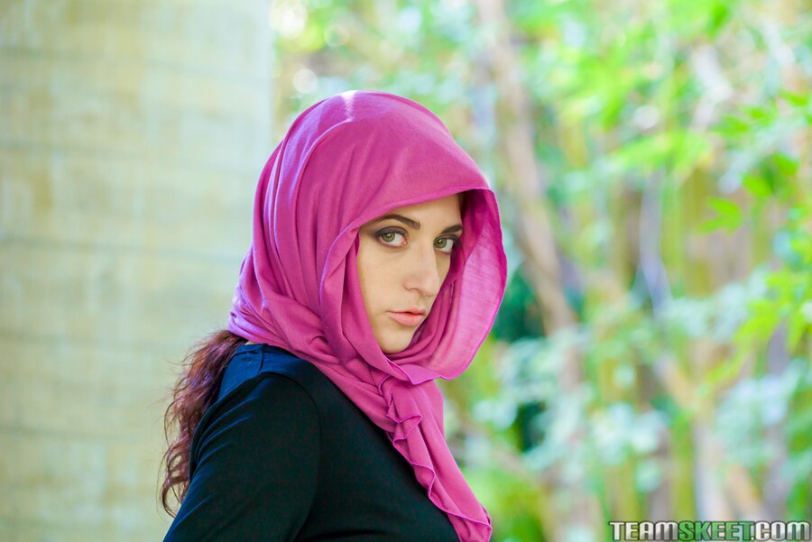 Unexpected anal tryst for Arabic teen whore - XXX Dessert - Picture 2