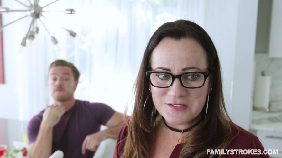 Tiny cutie loves to suck brother's cock and - XXX Dessert - Picture 1