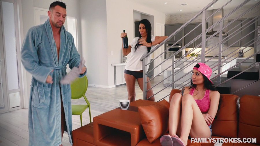 Chizzled dude works out niece's young pussy - XXX Dessert - Picture 2