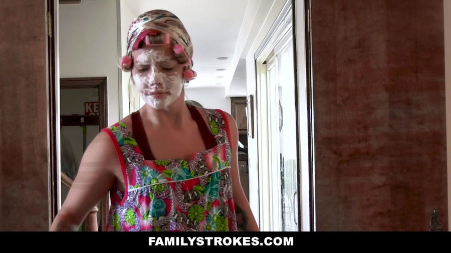 Father gets young daughter a good hammering - XXX Dessert - Picture 1