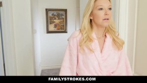 While girl is busy, her boyfriend screws Mom's luscious pussy - XXXonXXX - Pic 3