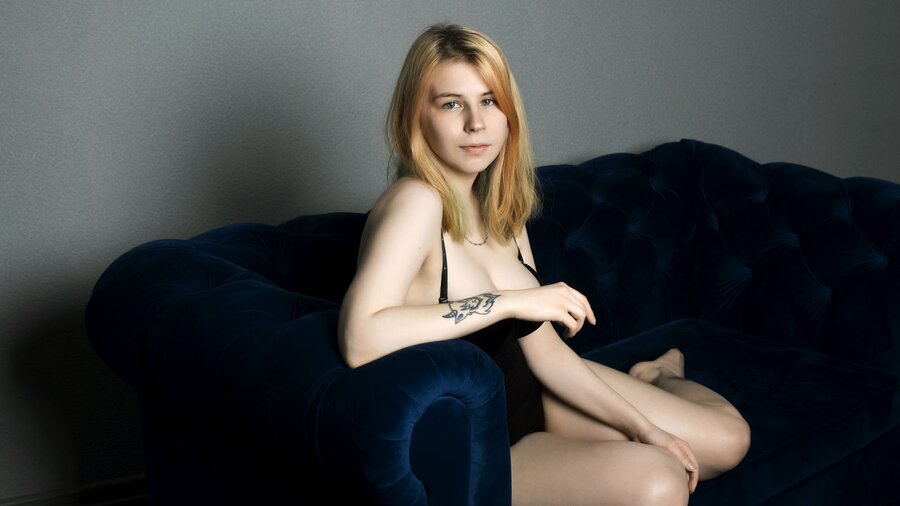 19yo striptease - XXXonXXX - Pic 1