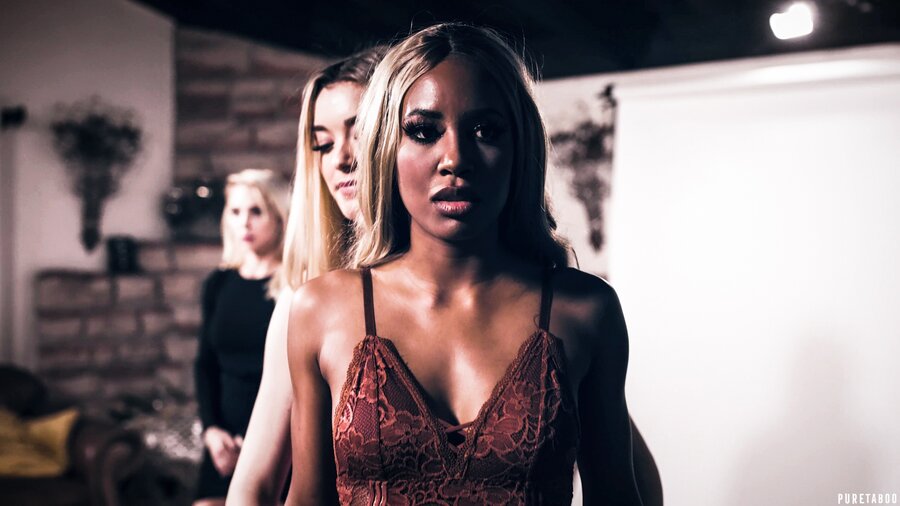 Beautiful blonde and ebony models enjoy les - XXX Dessert - Picture 7