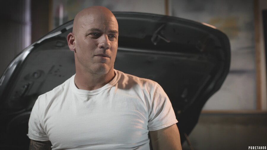 Stranded teen puts faith in a muscled stran - XXX Dessert - Picture 1