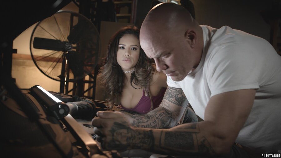 Stranded teen puts faith in a muscled stran - XXX Dessert - Picture 3