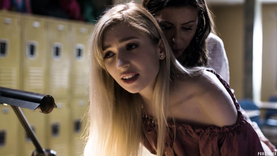 MILF and stepdaughter's threeway with sexy  - XXX Dessert - Picture 4