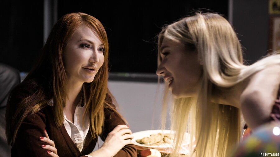 MILF and stepdaughter's threeway with sexy  - XXX Dessert - Picture 5