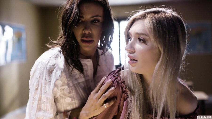 MILF and stepdaughter's threeway with sexy  - XXX Dessert - Picture 7