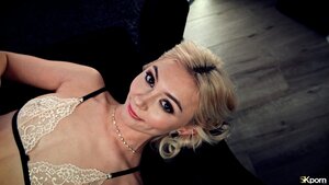 Great views of blonde's pussy getting st - Picture 1