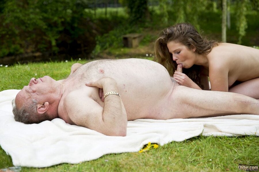 Bloke with a big belly fucks really young b - XXX Dessert - Picture 8