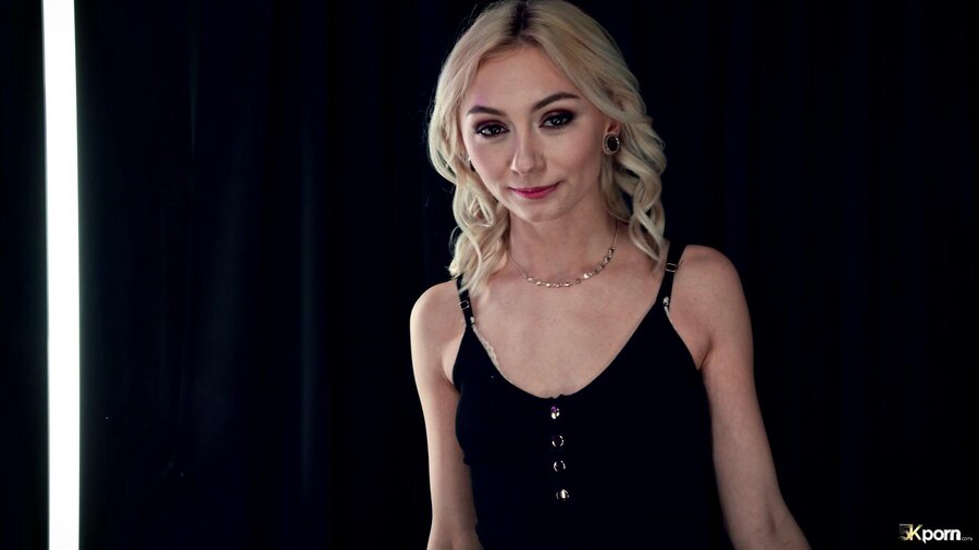 Petite teenager gets fucked - XXX Dessert - Picture 1
