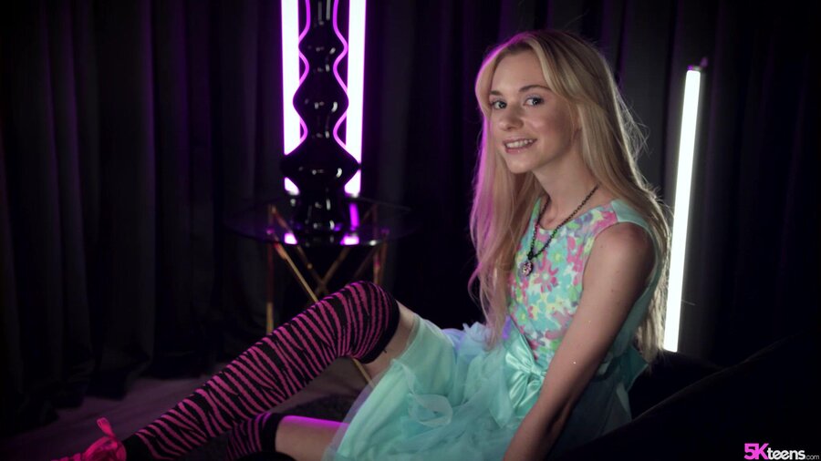 Young cutie fucked hard - XXX Dessert - Picture 1