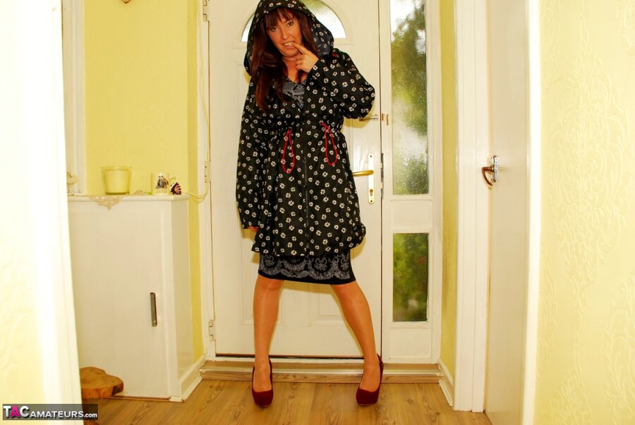 Big booty british amateur milf - XXXonXXX - Pic 2