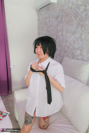 Asian schoolgirl uniform - Picture 10