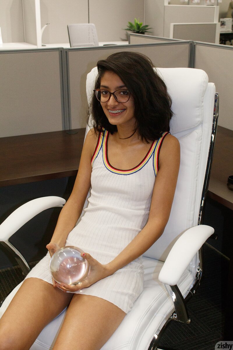 Indian Pussy Glasses - Petite Indian Cutie Shows Her Tight Butt In White Dress And Smooth Pussy -  PornPicturesHQ.com