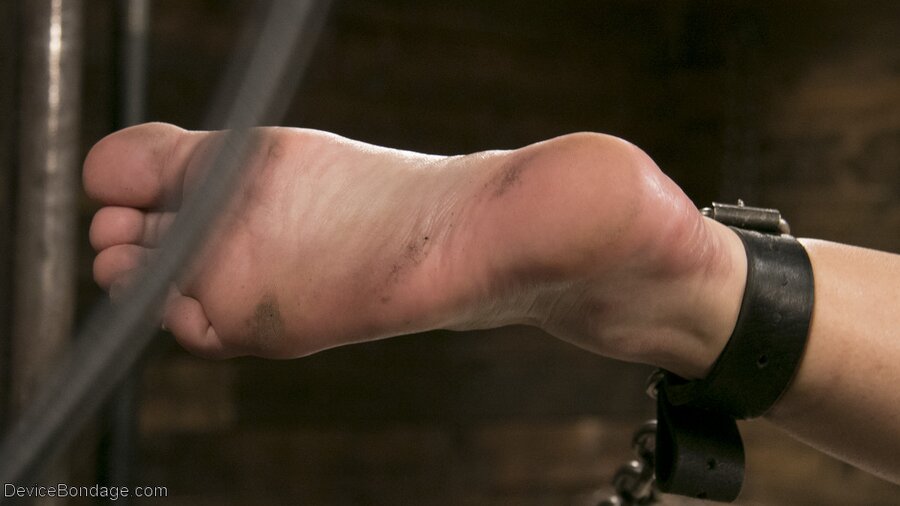 Leg-spreading hardcore BDSM session - XXX Dessert - Picture 10