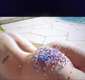 Cute blonde amateur shows her bubble-butt