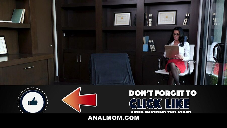 Gorgeous MILF fucks horny patient - XXX Dessert - Picture 1