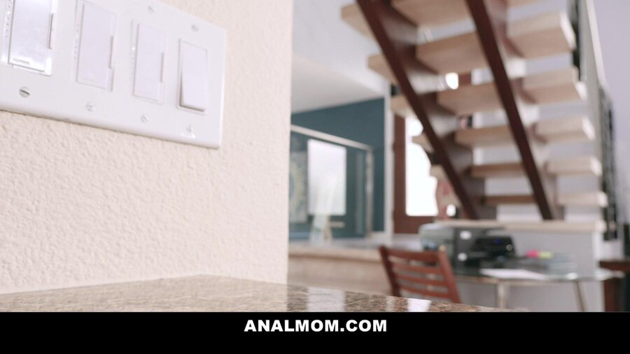 MILF fucks pervy spying neighbor - XXX Dessert - Picture 3