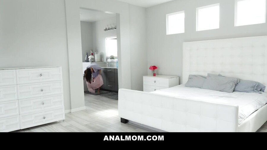 Bold brunette boned in the backside - XXX Dessert - Picture 3