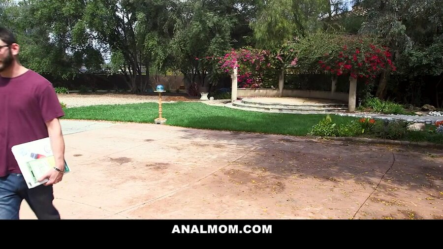 Boy fucks bud's stacked, slutty mom - XXX Dessert - Picture 2