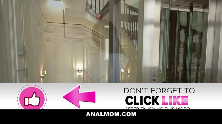 Business and pleasure for hot lady - XXX Dessert - Picture 1