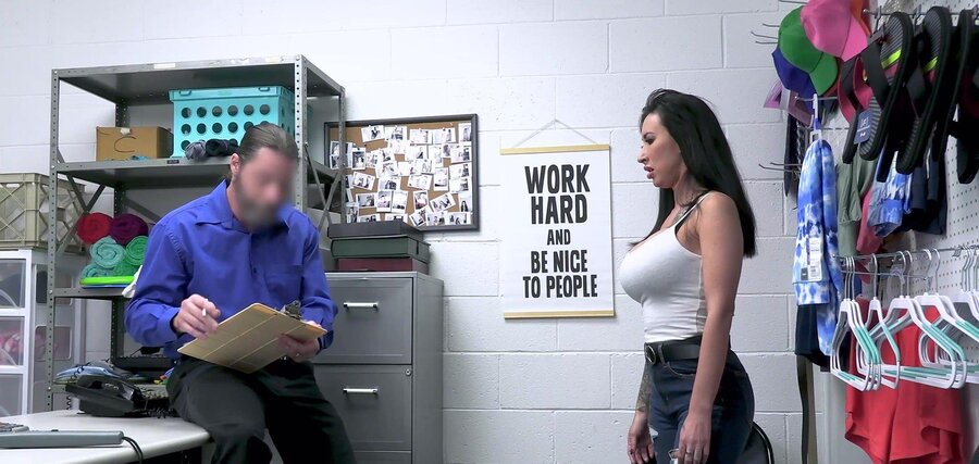 Security guard pummels MILF's pussy - XXXonXXX - Pic 1