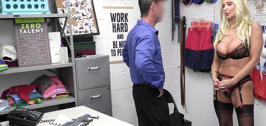 Crooked MILF fucks loss prevention guy - XXXonXXX - Pic 3