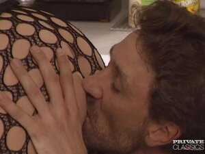 Beautiful brunette slut gives perfect bl - XXX Dessert - Picture 1