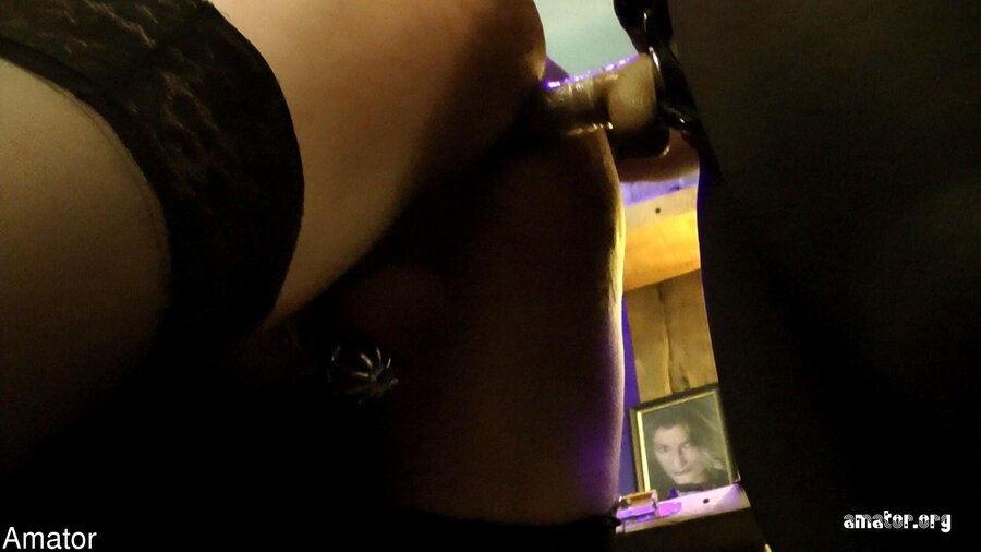 Sub blonde sticks out her big ass for mistr - XXX Dessert - Picture 6