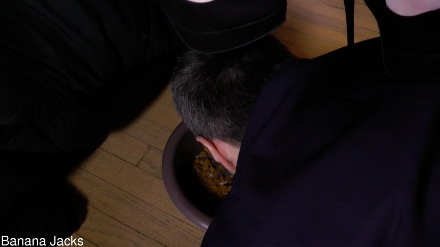 Kinky MILF wants to see how obedient her hu - XXX Dessert - Picture 10