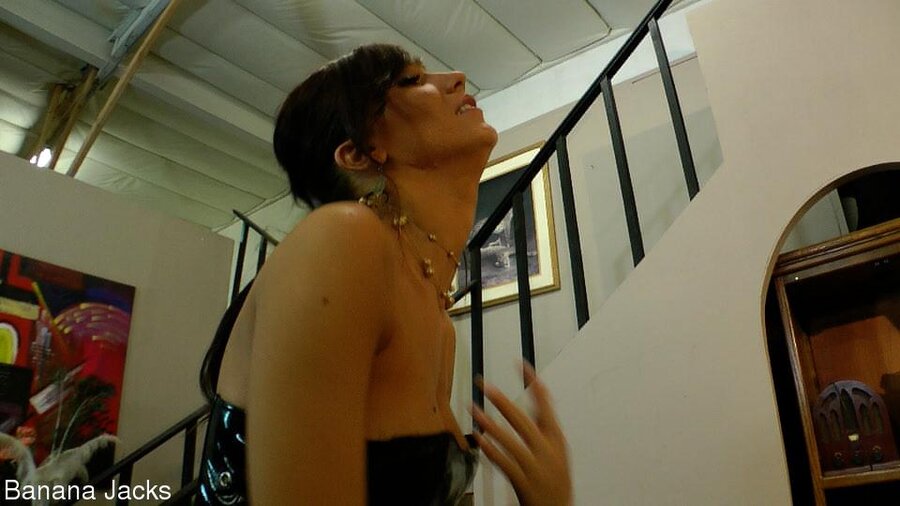 Kinky lady makes her sub hubby suck off ano - XXX Dessert - Picture 2