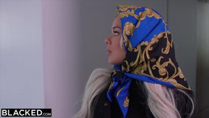Blonde gal eating pussy