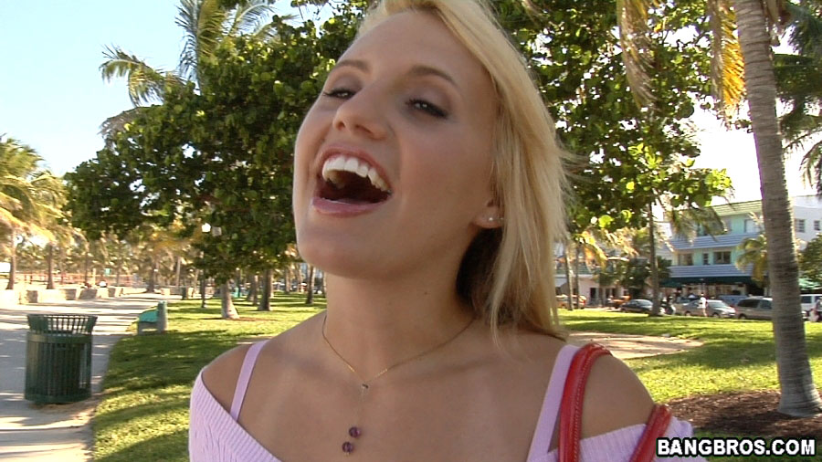 Interacial. Watch jackys rolled back eyes. - XXX Dessert - Picture 1