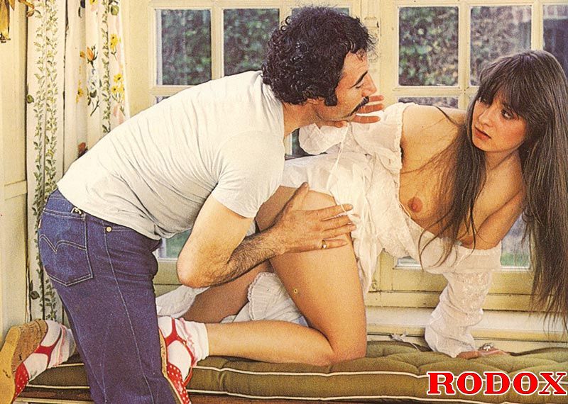 Old porn. Hairy seventies girl enjoys pleas - XXX Dessert - Picture 5