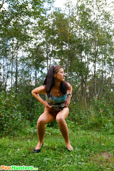 Peeing porn. Cute babe plays watersports on - XXX Dessert - Picture 11