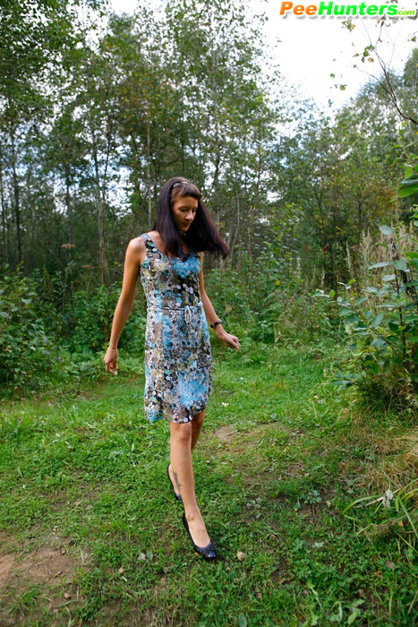 Peeing porn. Cute babe plays watersports on - XXX Dessert - Picture 13