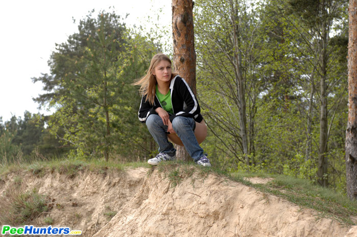 Female pee. Beautiful teen plays watersport - XXX Dessert - Picture 10