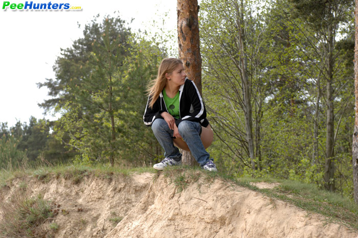 Female pee. Beautiful teen plays watersport - XXX Dessert - Picture 11