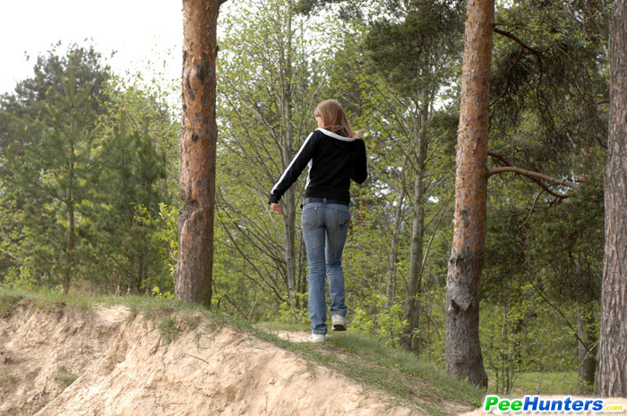 Female pee. Beautiful teen plays watersport - XXX Dessert - Picture 16