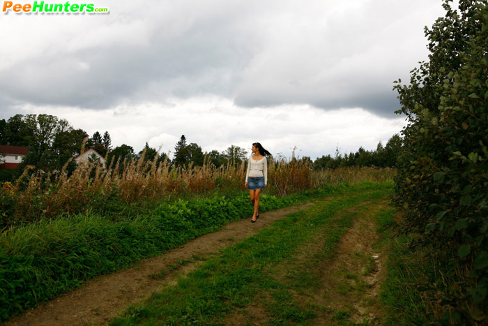 Piss. Babe tinkles on a road in the middle  - XXX Dessert - Picture 2