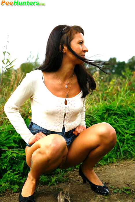 Piss. Babe tinkles on a road in the middle  - XXX Dessert - Picture 6